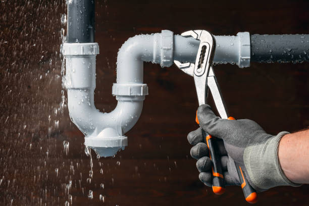 Professional Plumbing technician working in Bluffton, IN